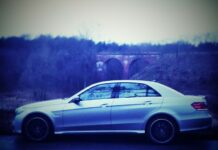 Pilotaż samochodów bojowych, czyli oswajamy Mercedesa E63 sAMG.