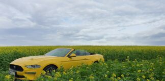 Amerykański kabriolet z wolnossącym V8…A NIE…CZEKAJ !?